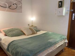Appartement T1 avec climatisation, balcon et cuisine équipée - FR-1-553-249 - 2