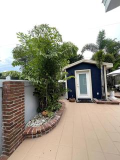 modern Tiny Home Tampa - 3