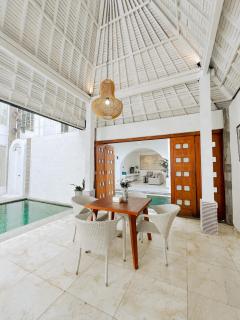 Apple Villas & Apartments - Kerobokan - 1
