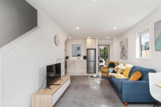 Modern Central Outdoor Living Bonus Handy CBD - Christchurch - 6