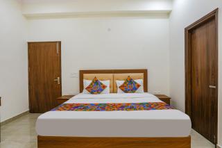FabHotel Grihum - Indirapuram - 8