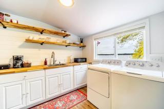 Cozy Suite w Stunning Lake Views at Fife Lake Lodge - 8