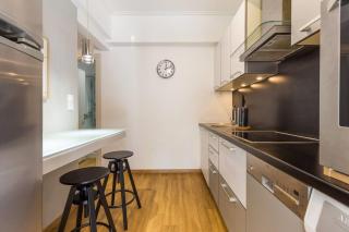 Elegance Vouliagmeni Gem Luxury Apt, Walk to Beach - 3