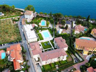 GARDA BLUE HOME sul lago - con Piscina, Solarium e Box - 8