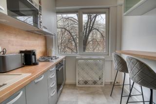 City Chic Retreat: Newly Renovated 1BR Apartment - Bucharest - 7
