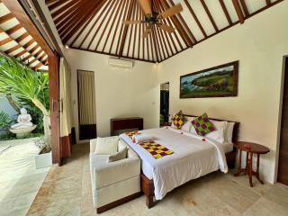 2-BR Villa in Sanur mins walk to the beach - 1