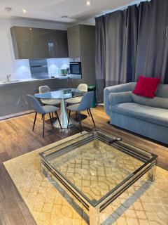 Phoenix 2 Bedroom Apartment in london - Woolwich - 1