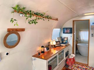 BeachBoys - Retro Caravan AirStream - Jeju - 1