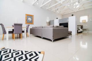 9B The Cube Executive Self-Catering Apartments - Swakopmund - 7