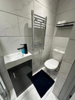 Serviced Ensuite Double Room - Near Greenwich Park - The O2 Arena - Nearby Transport Links to Central London - New Cross Station - Lewisham SE14 - 0