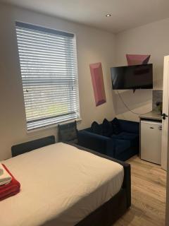 Serviced Ensuite Double Room - Near Greenwich Park - The O2 Arena - Nearby Transport Links to Central London - New Cross Station - Lewisham SE14 - 3