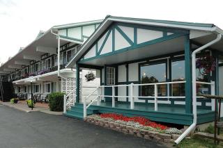 Super 8 by Wyndham Gananoque - Country Squire Resort - Gananoque - 0