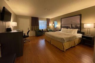 Super 8 by Wyndham Gananoque - Country Squire Resort - Gananoque - 5