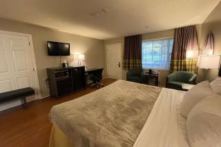 Super 8 by Wyndham Gananoque - Country Squire Resort - Gananoque - 4
