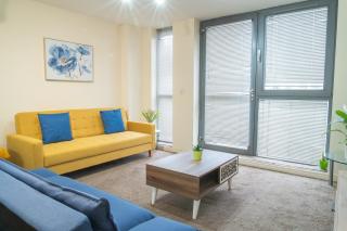 Stay in our Stylish Flat! & secure building & sleeps up to 4 - Birmingham - 3