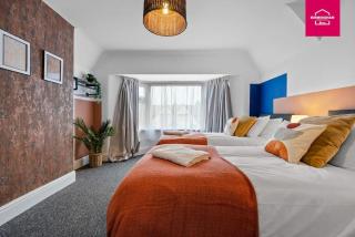Insurance Stays - Relocations - Contractors - Accessible ground floor Bed and Bathroom-4 bedroom Hall Green House with 7 Separate Beds and Drive - Birmingham - 4