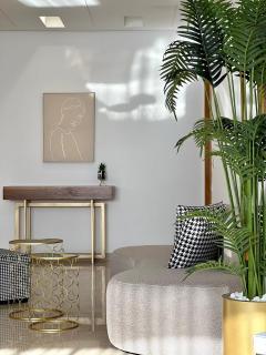 Marvelous Center Spot - 3 Bedrooms - 5