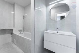 Stylish Apartment in the Old Town ~ Local Neighbourhood - Bratislava - 3