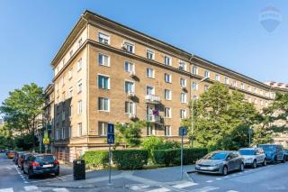 Stylish Apartment in the Old Town ~ Local Neighbourhood - Bratislava - 2