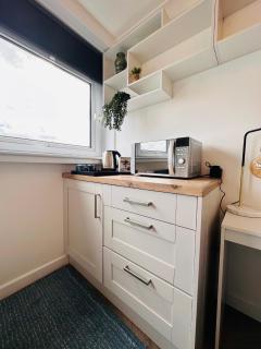 R2 - Private Room in Modern Shared Apartment, Each with Kitchenette, Central Birmingham - 3