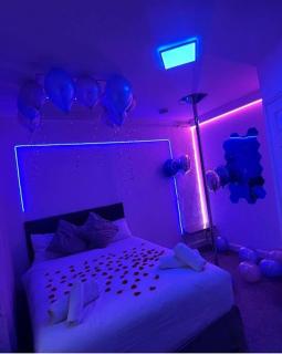 Luxury Urban Hideaway with private hot tub & Pole - Croydon - 7