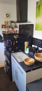 1 Bedroom Flat 27 Mins to London Victoria - 2