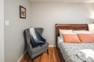 A-Home by chinook mall and Heritage park - Calgary - 9