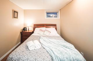 A-Home by chinook mall and Heritage park - Calgary - 5