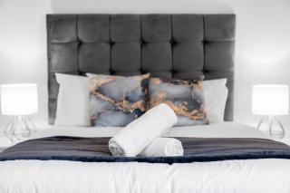 Stylish 2 Bedroom Apartment - Balcony - Secure Parking - Top Rated - 5MC - Birmingham - 2