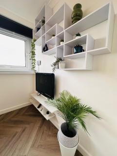 Private Room in Modern Shared Apartment, Each with Kitchenette, Central Birmingham R3 - 4