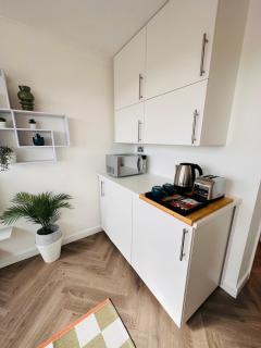 R3 - Private Room in Modern Shared Apartment, Each with Kitchenette, Central Birmingham - Birmingham - 3