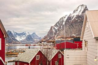 Reine Mountain View Retreat - 0