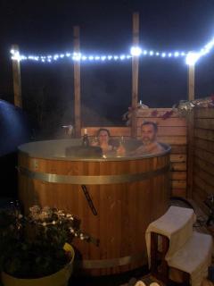 à La Marc'Quize chambres d'hôtes, petit déjeuner compris, avec piscine à débordement en extérieur, bain nordique à 38 degrés en prestation supplément sur réservation horaire anticipée 1 place de parking gratuite sur place - Mouxy - 1