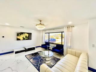 Modern Elegance Unwind in Style NEW Heated Pool Villa - Cape Coral - 4