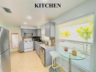 Family Fun-Prime Location Heated Pool Sleeps10 Villa - Cape Coral - 5