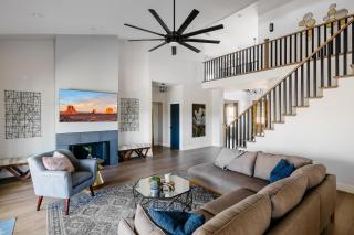 Majestic Mountain Mansion-Pool -Spa & Guest House - Scottsdale - 2