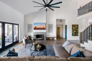 Majestic Mountain Mansion-Pool -Spa & Guest House - Scottsdale - 1