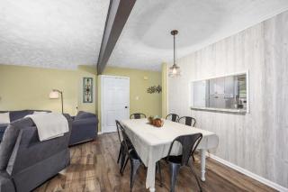Family-friendly cottages by Lake Bella Vista - 5