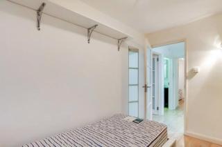 Spacious 3 Bedroom Portobello Apartment with Patio - London - 9