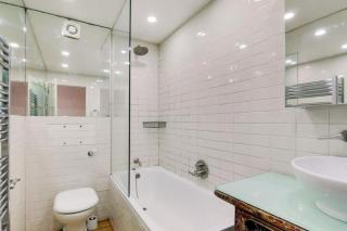 Spacious 3 Bedroom Portobello Apartment with Patio - London - 6