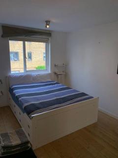 Spacious 3 Bedroom Portobello Apartment with Patio - London - 5