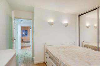 Spacious 3 Bedroom Portobello Apartment with Patio - London - 2