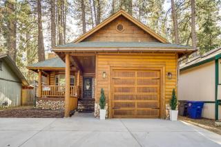 Big Bear Lake Retreat with Game Room 1 Mi to Slopes - Big Bear Lake - 0