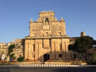 Designer Cospicua Townhouse - 5