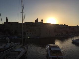 Designer Cospicua Townhouse - 2