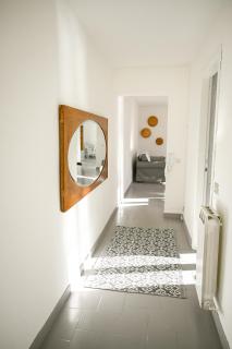 Lake View Cozy Apartment with Small Garden - 2