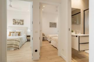 Trendy Malasaña Apartment for 4 Ideal Madrid Getaway, Madera II - 1