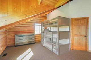 Splendor Valley Farms: Huge Log Cabin w/ Game Room - 8