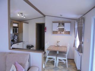 The Grange Ingoldmells: Elan 6 berth, Central Heated, Wrap Around Decking - Ingoldmells - 2