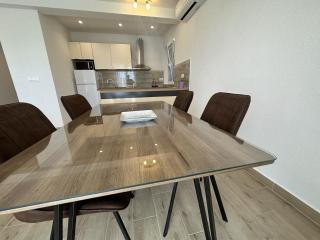 Novi apartmani Škrape u samom centru s parkingom - Trogir - 1